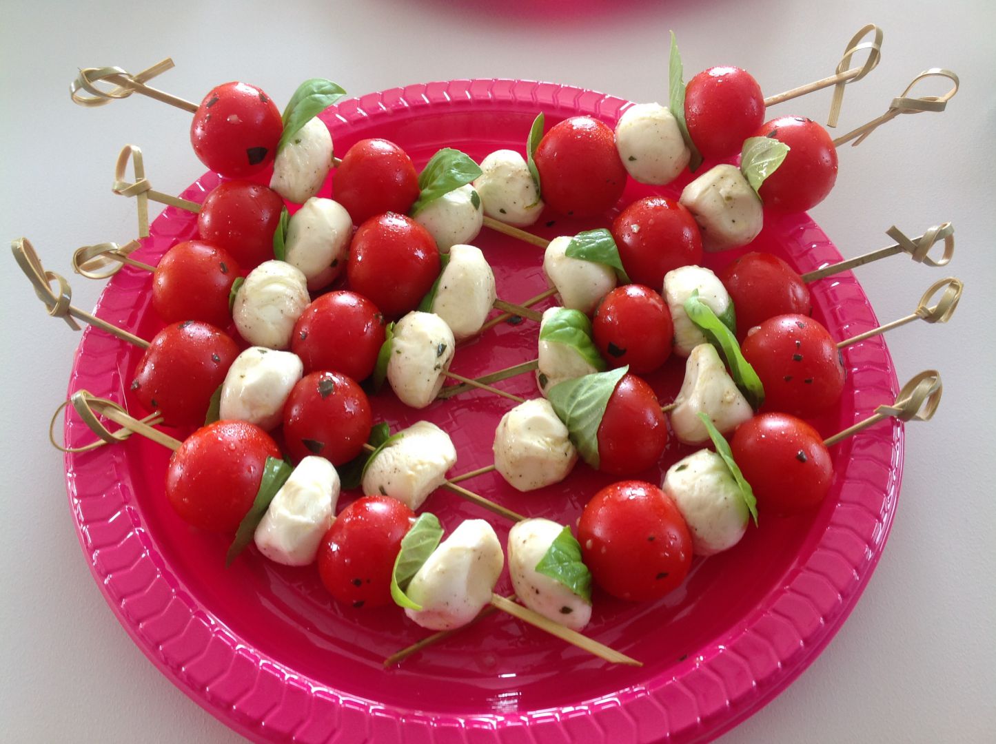 Recette Brochettes tomates-mozzarella sur À vos fourchettes - Blog de ...