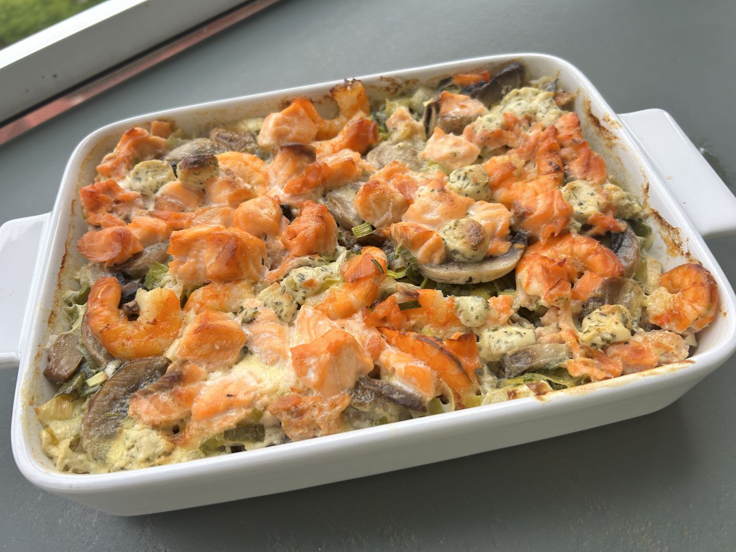 Recette One pot orzo, saumon, poireau et champignons sur Tous à vos cocottes .