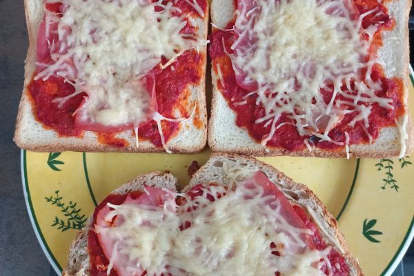 Tartines tomatées jambon fromage 