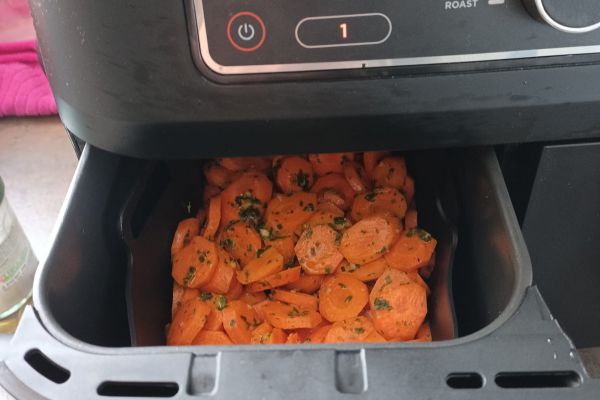 Carottes vichy avec l'air fryer Ninja FOODI AF 400EU