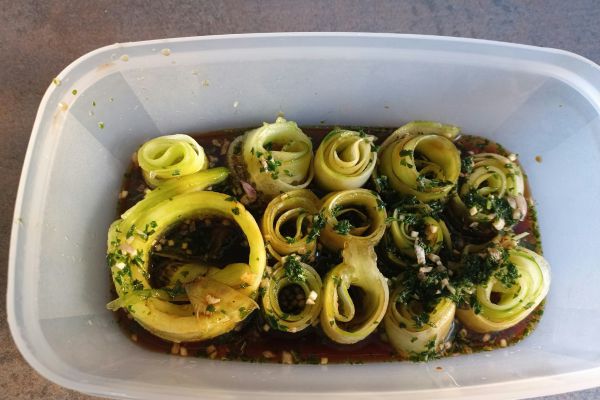Tagliatelles de concombre marinées 