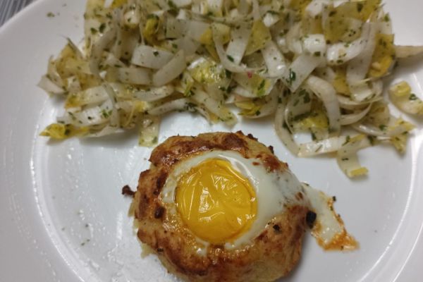 Nids de pommes de terre et son oeuf