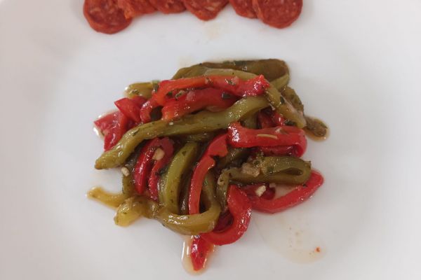 Salade de poivrons marinés