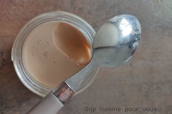 Yaourt aux carambars en yaourtière