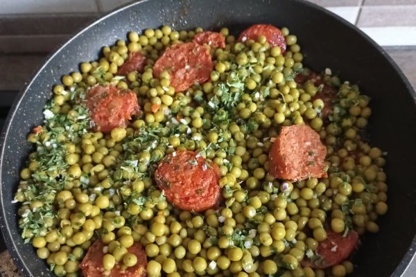 Recette Poêlée de pois au chorizo