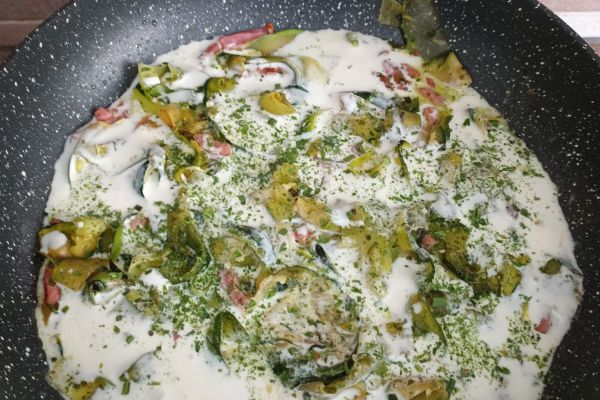 Rubans de courgettes à la crème allégée