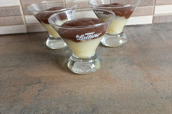Mousse chocolat noir sur lit de poires