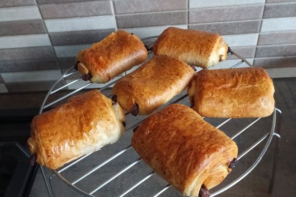 Pains au chocolat à l'air fryer Ninja AF400eu