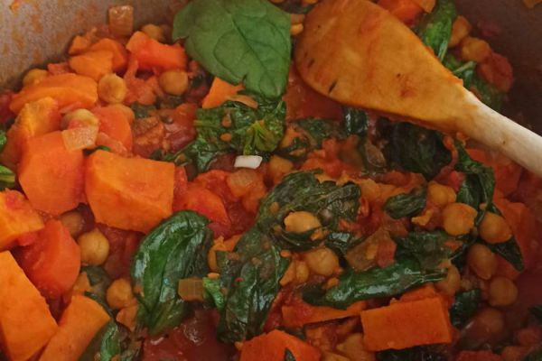 Recette Curry de patates douces, carottes et épinard aux pois chiches 