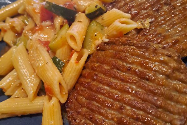 Recette Penné aux petits légumes et steaks hachés