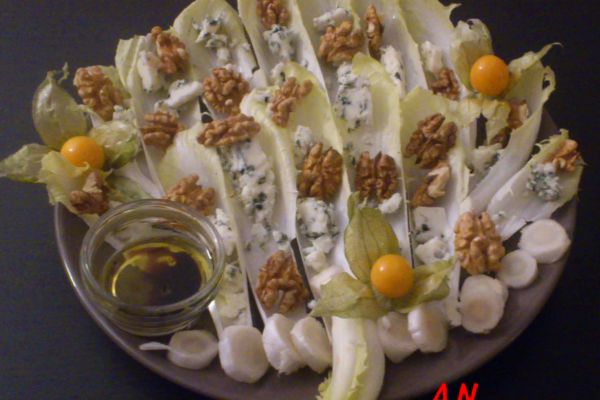 Salade Endives aux noix et roquefort