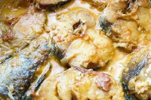 Recette Trondro amin'ny voanio (poisson frire aux  lait de coco). 