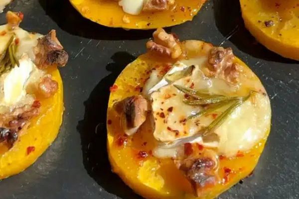 Courge butternut rôtie au camembert et aux noix