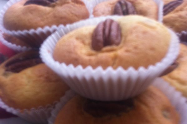 Muffins aux noix de pécan parfumés à la cannelle et au gingem